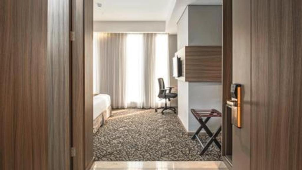 Grandhika Iskandarsyah Hotel 4*