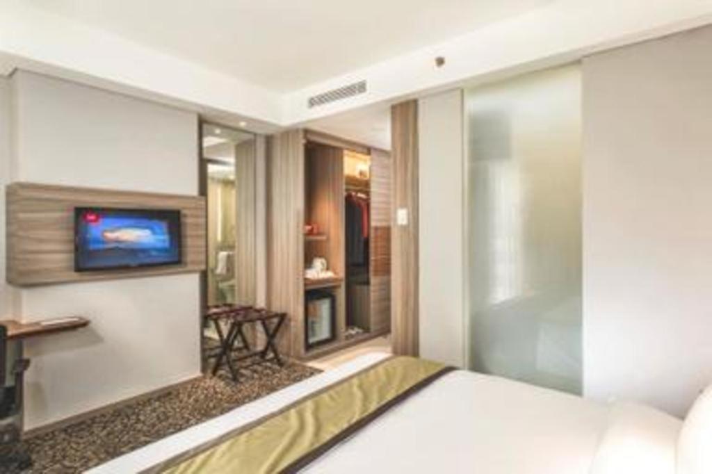 Grandhika Iskandarsyah 4*